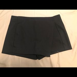 Express size 12 black Skort